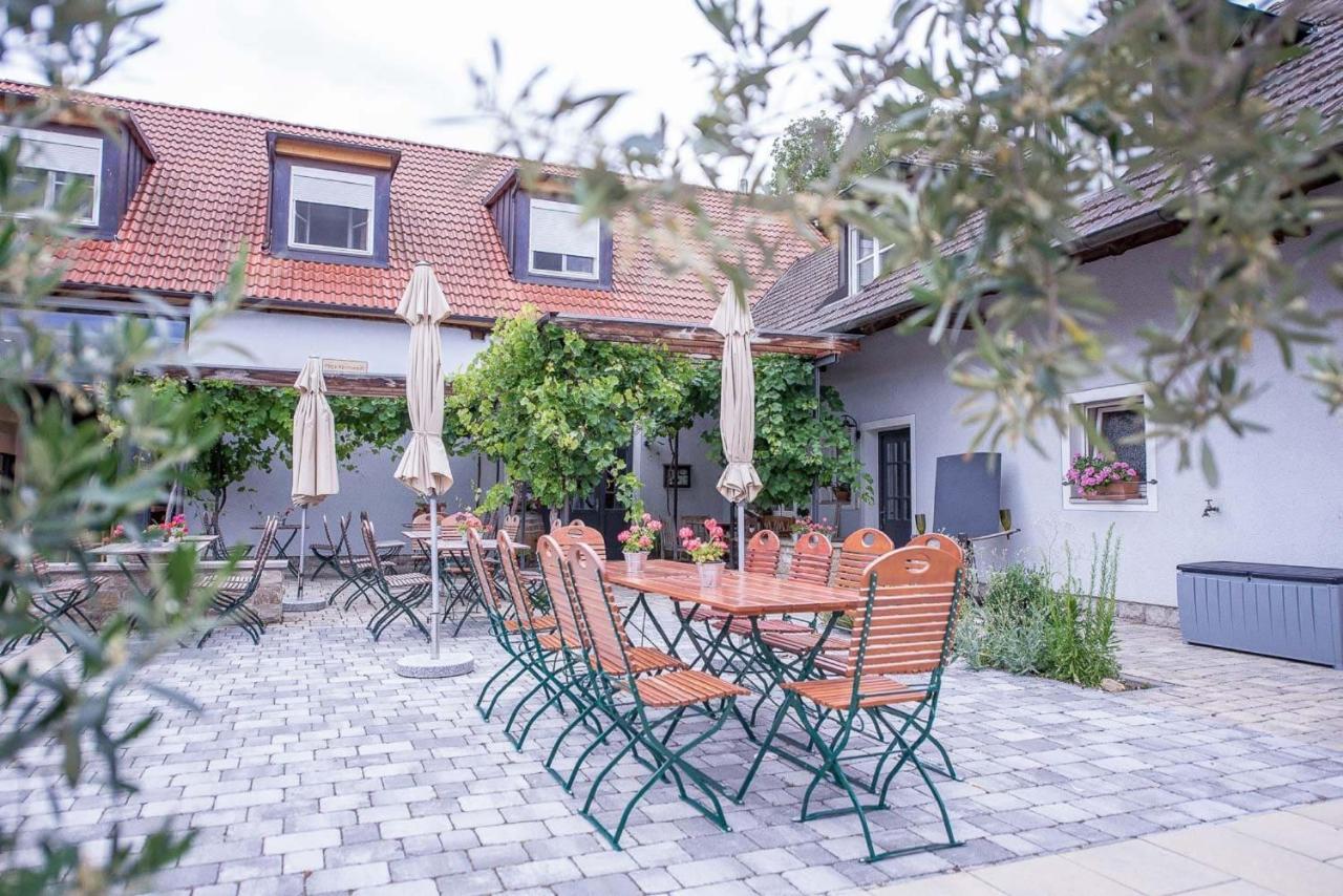 Weingut Kernwein Hotel Seinsheim Kültér fotó